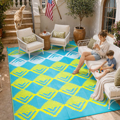 Beeiva Outdoor Rug 8x10 side view showcasing reversible design