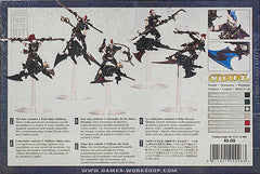 Close-up of Drukhari Hellions with variations of skyboard