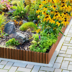 Close-up of LAVEVE garden edging hemmed edges