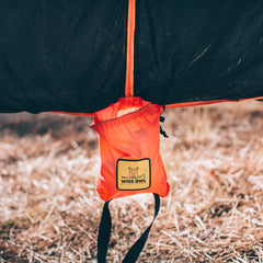 Close-up of the double-sided zipper on the bug net