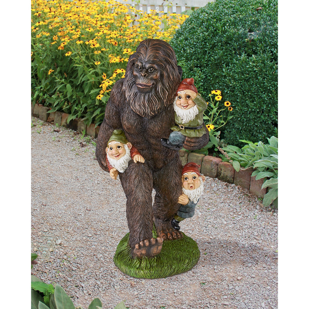 Design Toscano Bigfoot Yeti Garden Statue front view