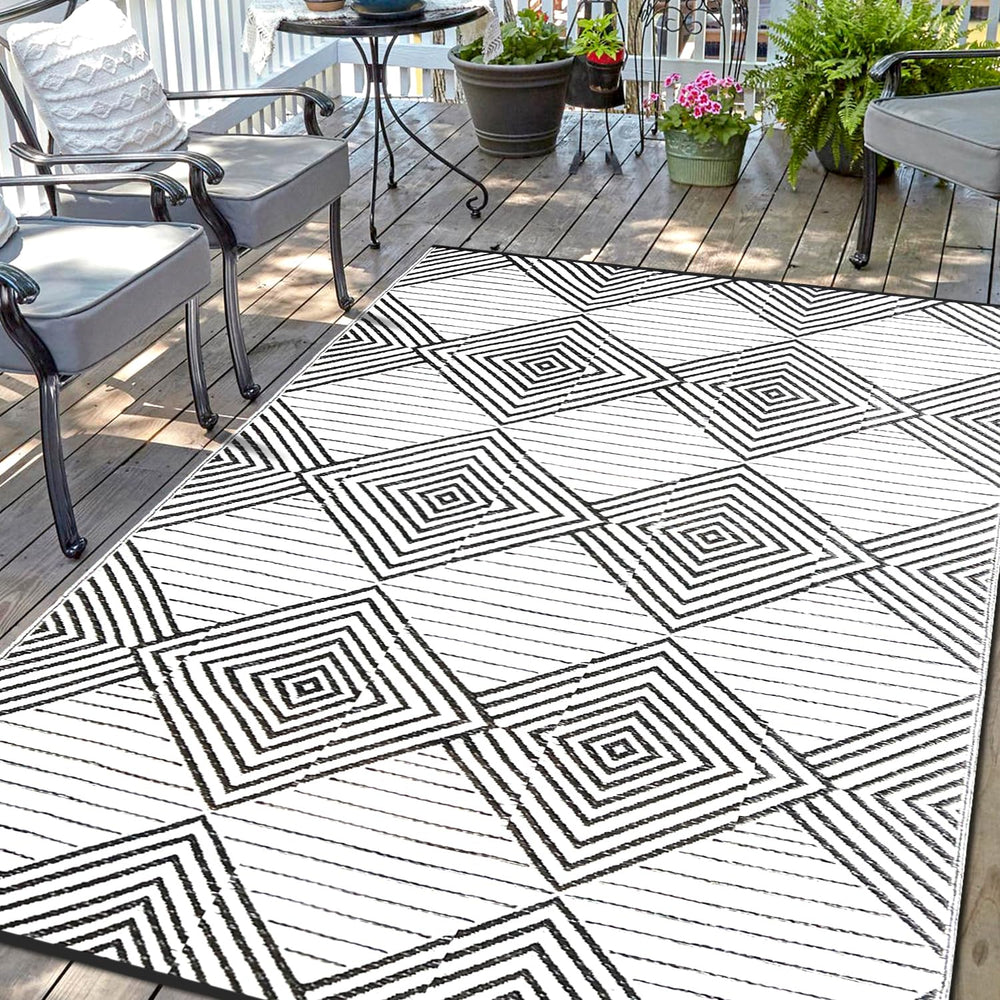 DiiKoo 6x9ft waterproof outdoor rug black and white geometric pattern front view