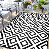 DiiKoo Outdoor Rug 6x9ft black and white geometric pattern front view
