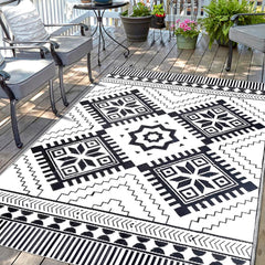 DiiKoo Waterproof Outdoor Rug 5x8ft black and white reversible design front view