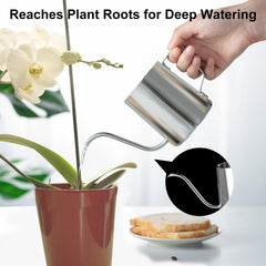 Doseno Small Watering Can ergonomic handle close-up
