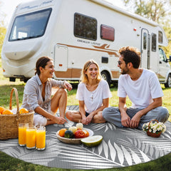 GENIMO Outdoor Rug on patio setting