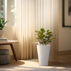 Kante white planter with textured surface