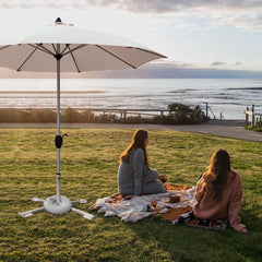 MILIMOLI umbrella stand set on the beach