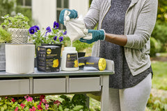 Miracle-Gro Garden Feeder with hose attachment