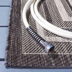 SAFAVIEH Courtyard Outdoor Accent Rug 2'3"x4' close-up of texture