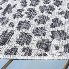 SAFAVIEH rug displayed on a patio setting