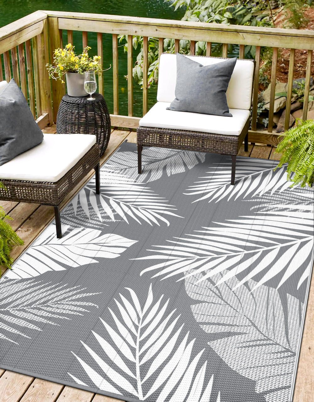 sarben outdoor rug 8'x10' grey and white palm leaf design front view