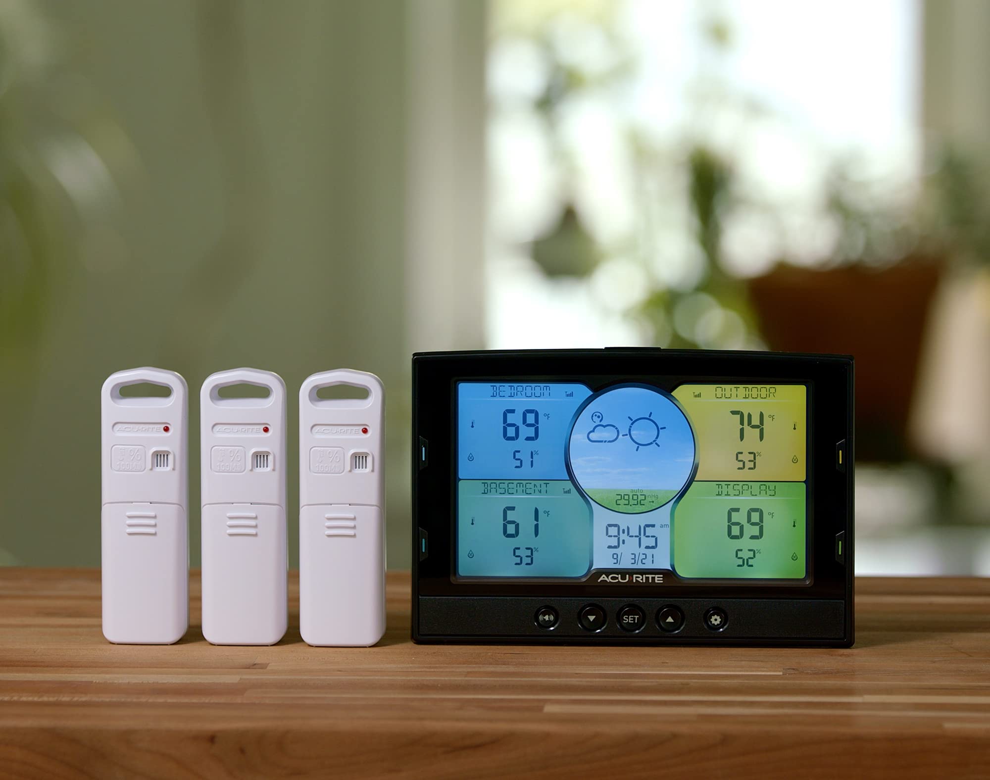 AcuRite weather station with indoor and outdoor readings