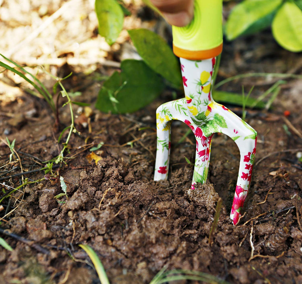 All 9 pieces of NAYE Garden Tool Set displayed together