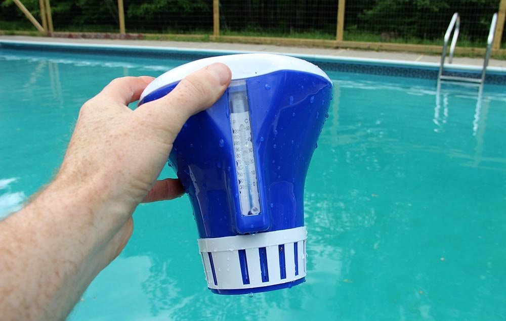 Aquatix Pro Chlorine Floater packaging display