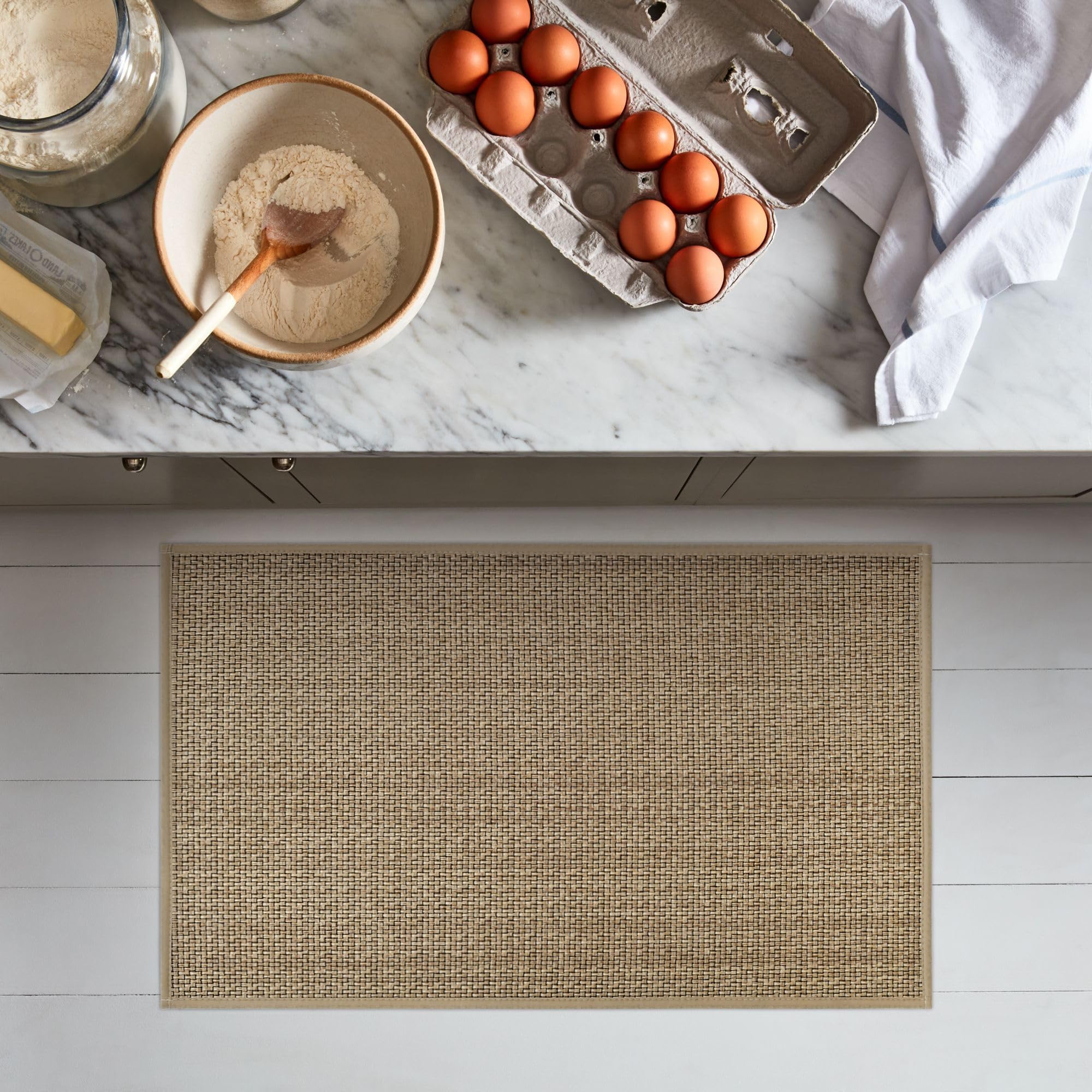 Artoid Mode Kitchen Doormat with water absorption demonstration