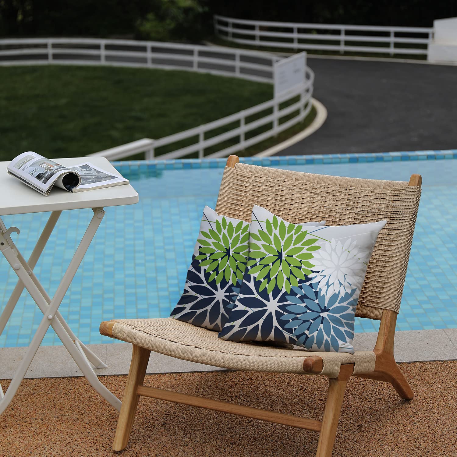 Back view of DFXSZ Outdoor Waterproof Pillow Cover