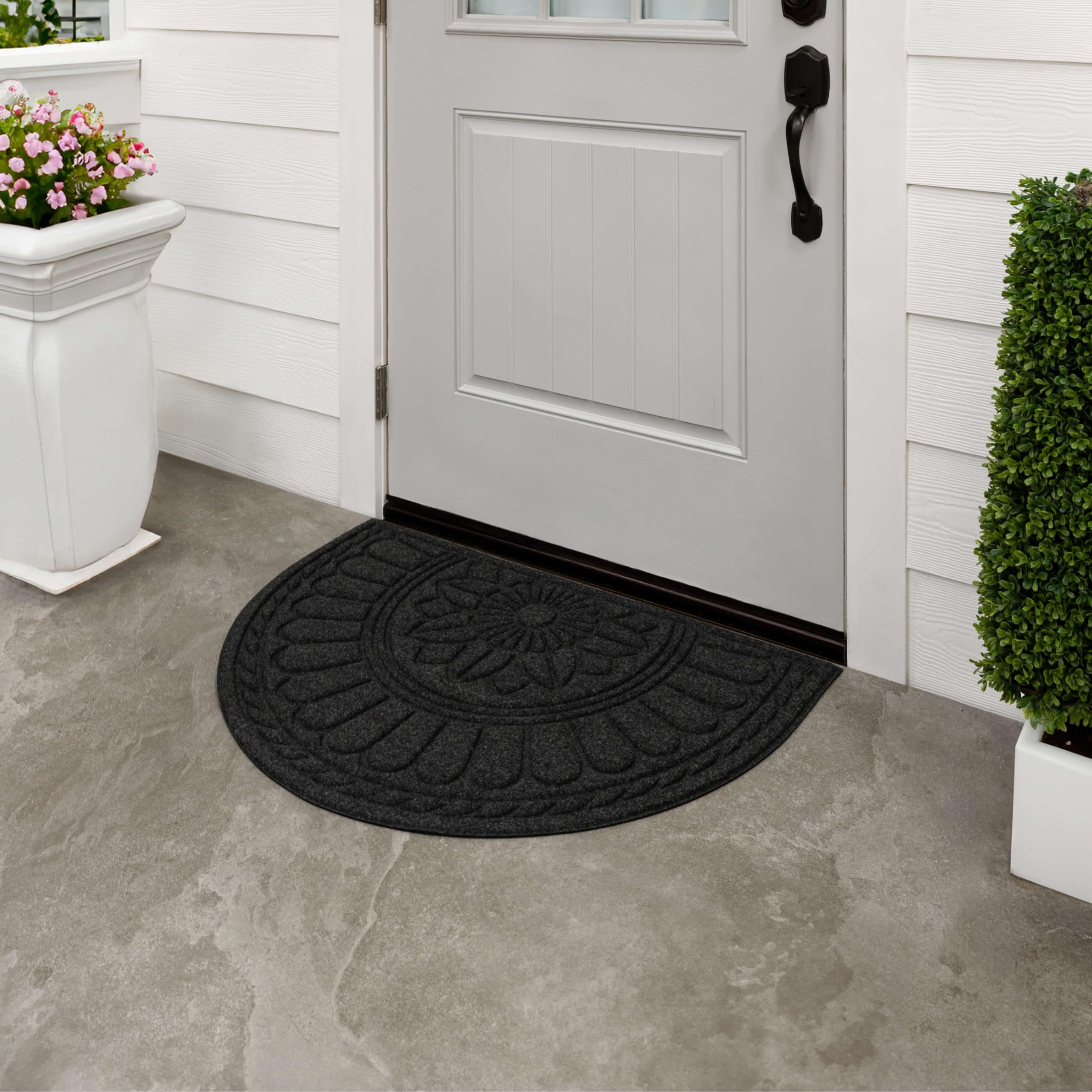 Back view showing non-slip rubber backing of the doormat