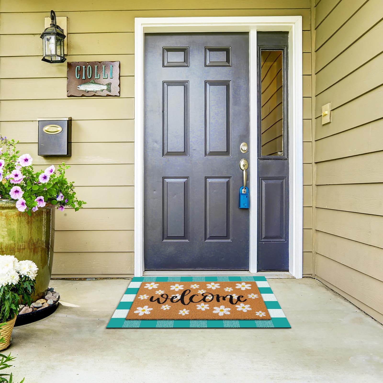 Back view showing non-slip rubber backing of the doormat