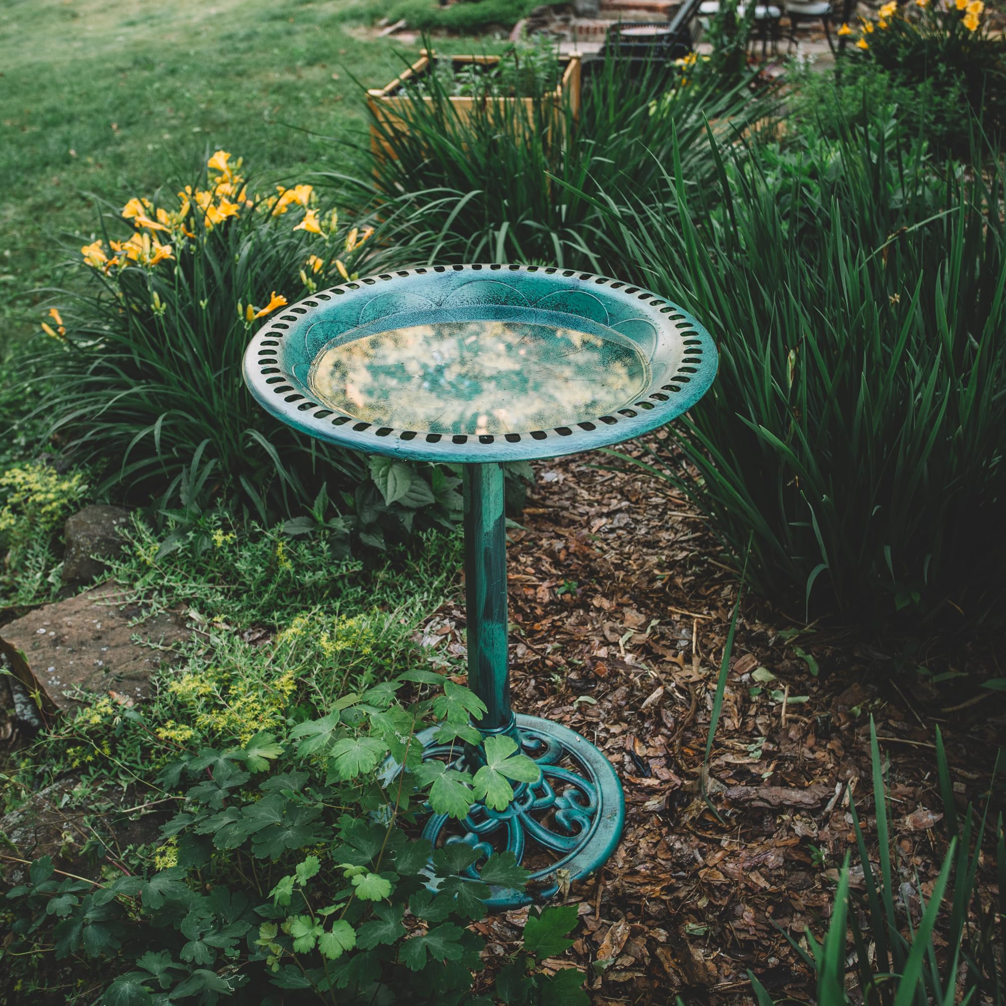 BACKYARD EXPRESSIONS 27 Inch Green Bird Bath close-up of basin