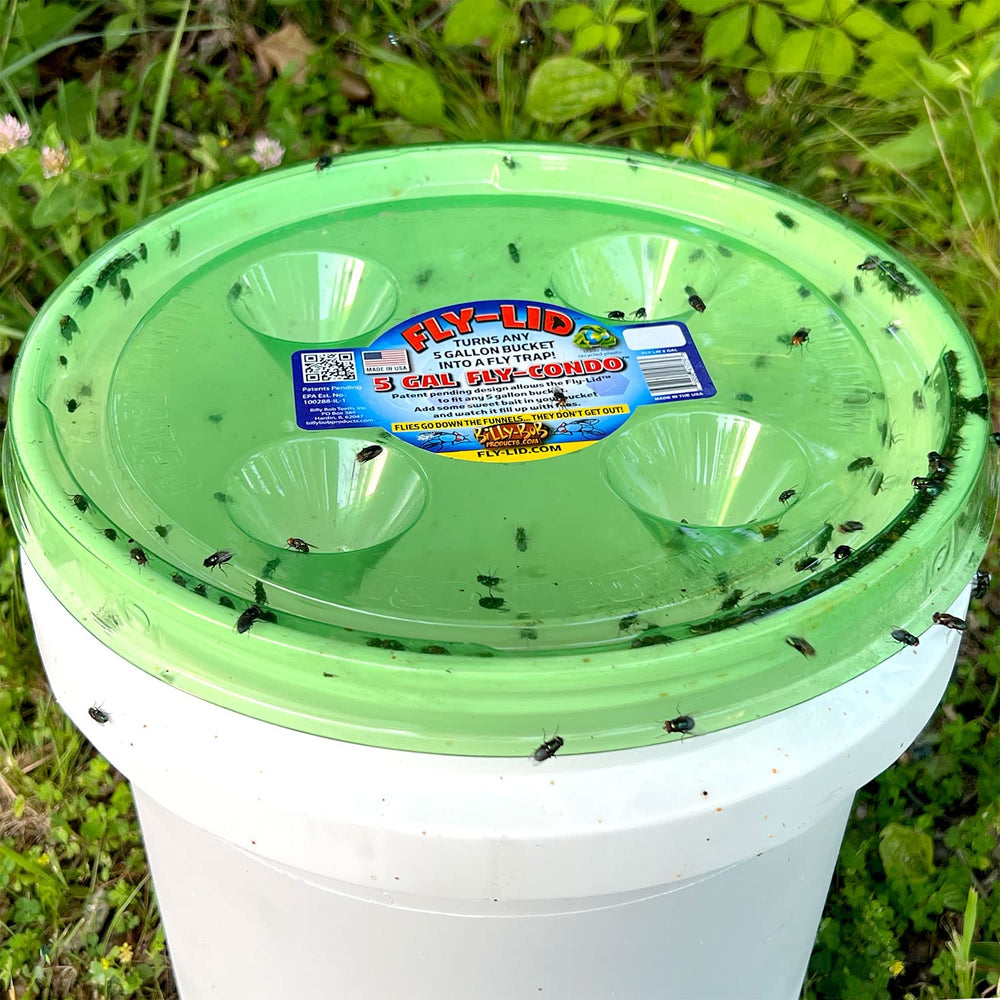 Billy-Bob Fly-Lid on a 5-gallon bucket