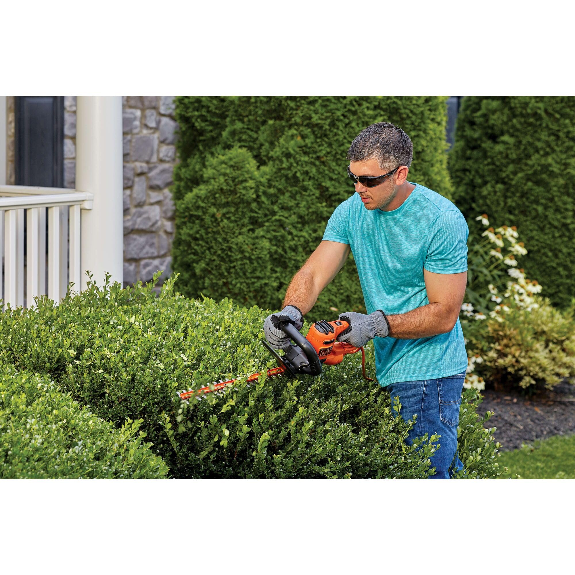 BLACK+DECKER Electric Hedge Trimmer packaging