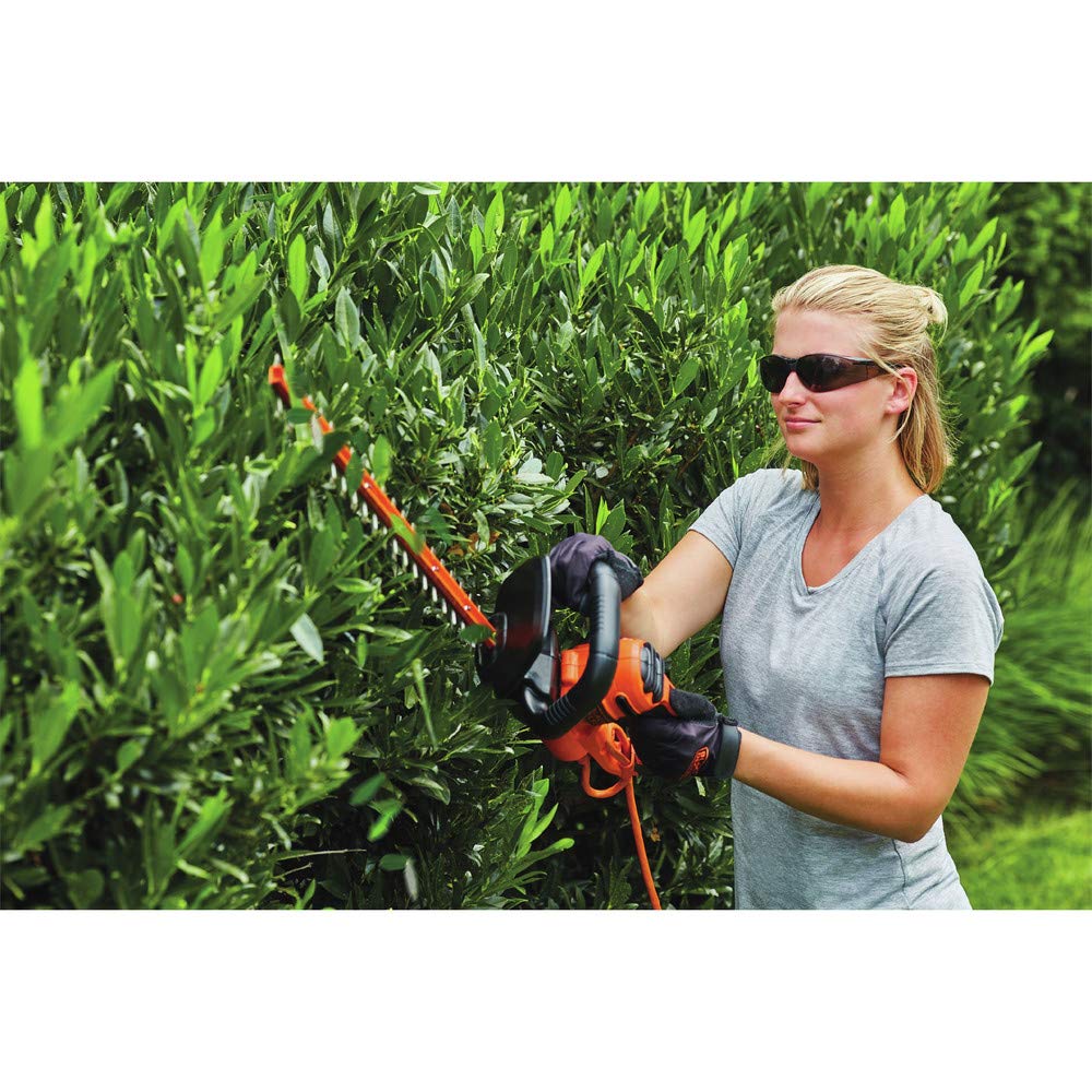 BLACK+DECKER hedge trimmer with wrap-around handle