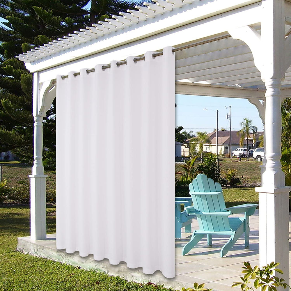 BONZER outdoor curtain installed on balcony