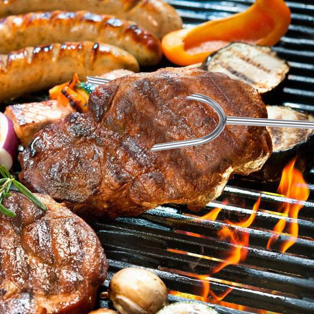 BRIOUT roasting stick with marshmallows and hot dogs