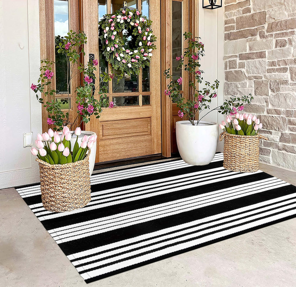 BUAGETUP Black and White Outdoor Rug on a patio