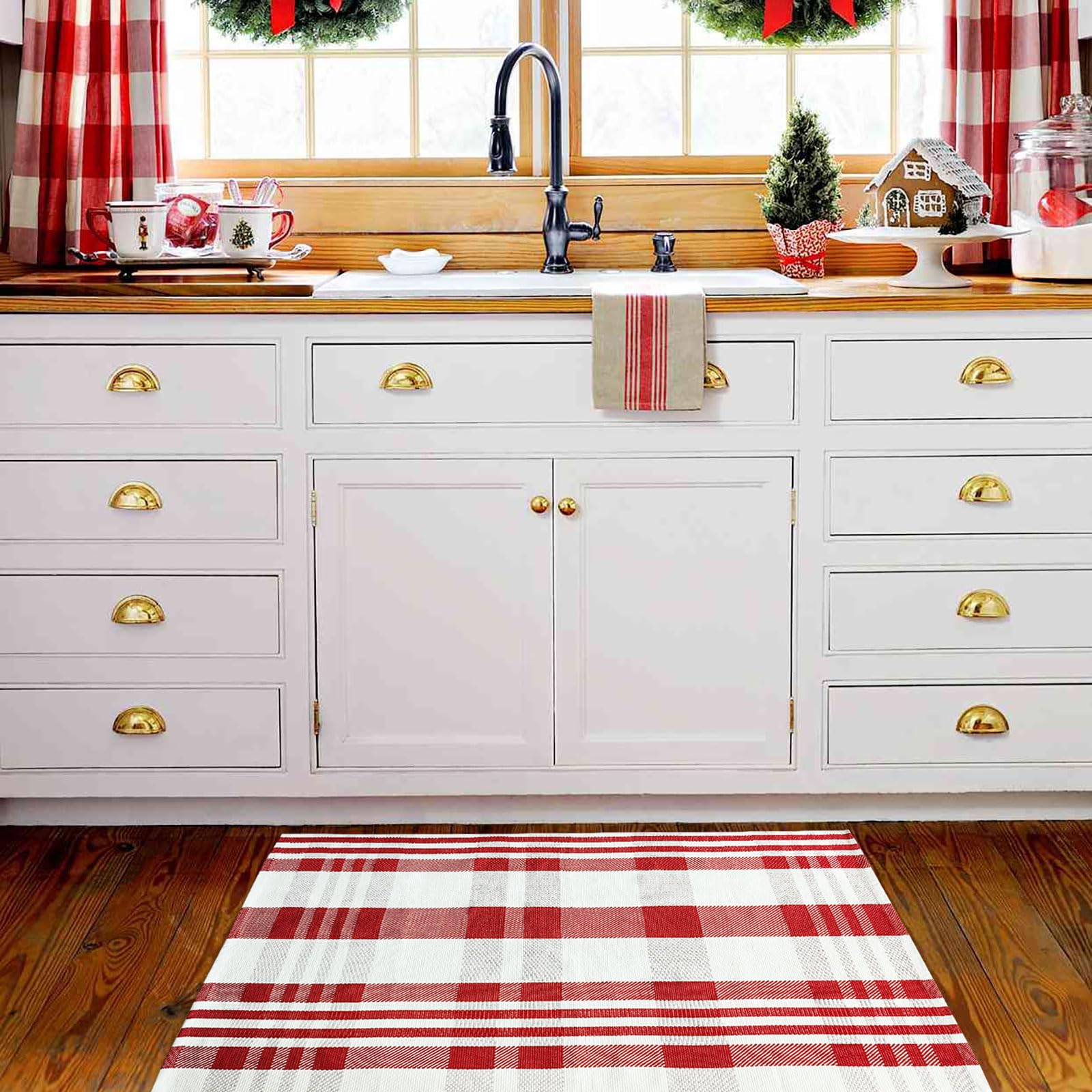 CAINANEL Christmas Door Mat folded to show dimensions