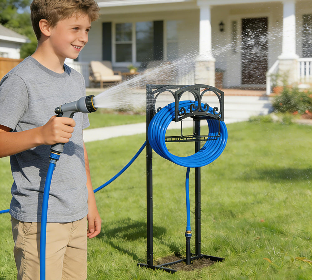 CALIDOLA hose holder dimensions displayed with measuring tape