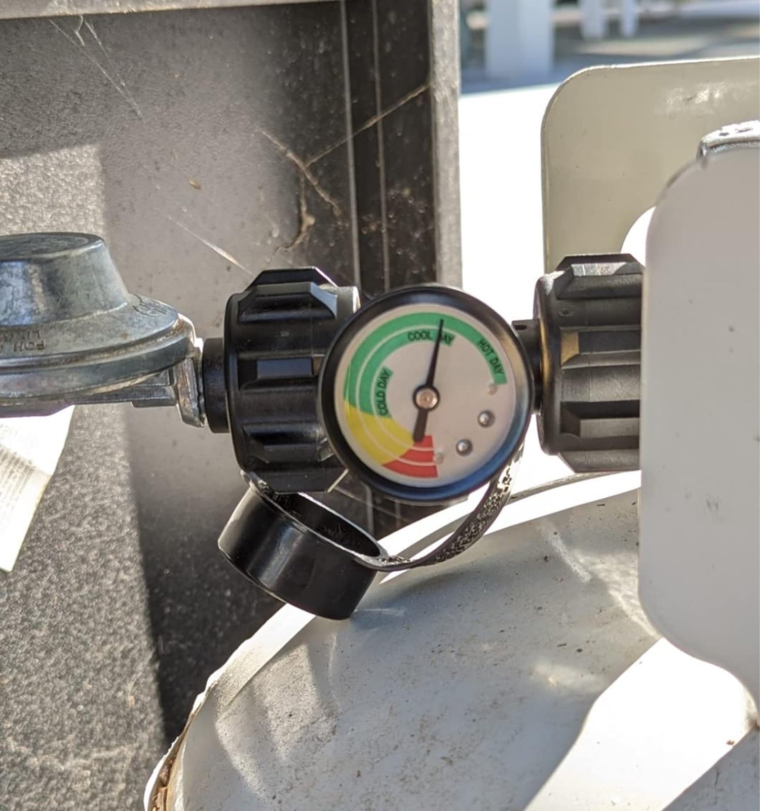 CALPOSE propane tank gauge showing compatibility with QCC1 connection