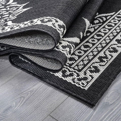 CAMILSON Outdoor Rug 6x9 Medallion Black close-up on texture