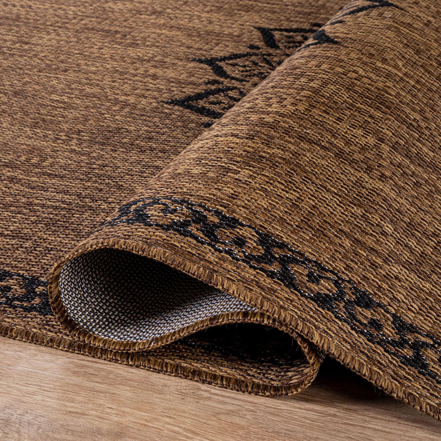 CAMILSON Outdoor Rug 6x9 Medallion Gold in garden setting