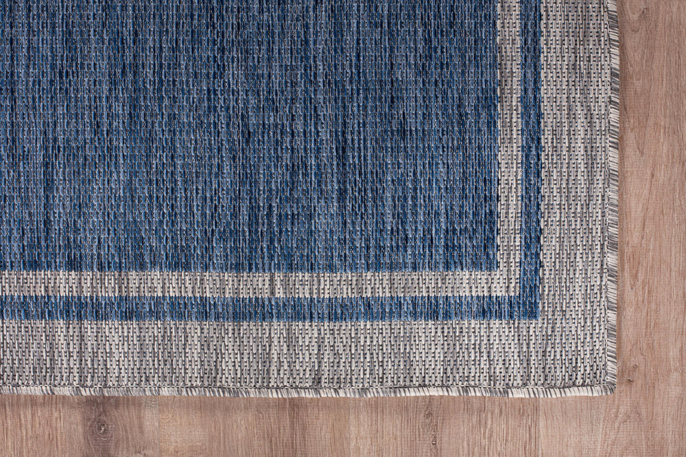 CAMILSON Outdoor Rug in a garden setting
