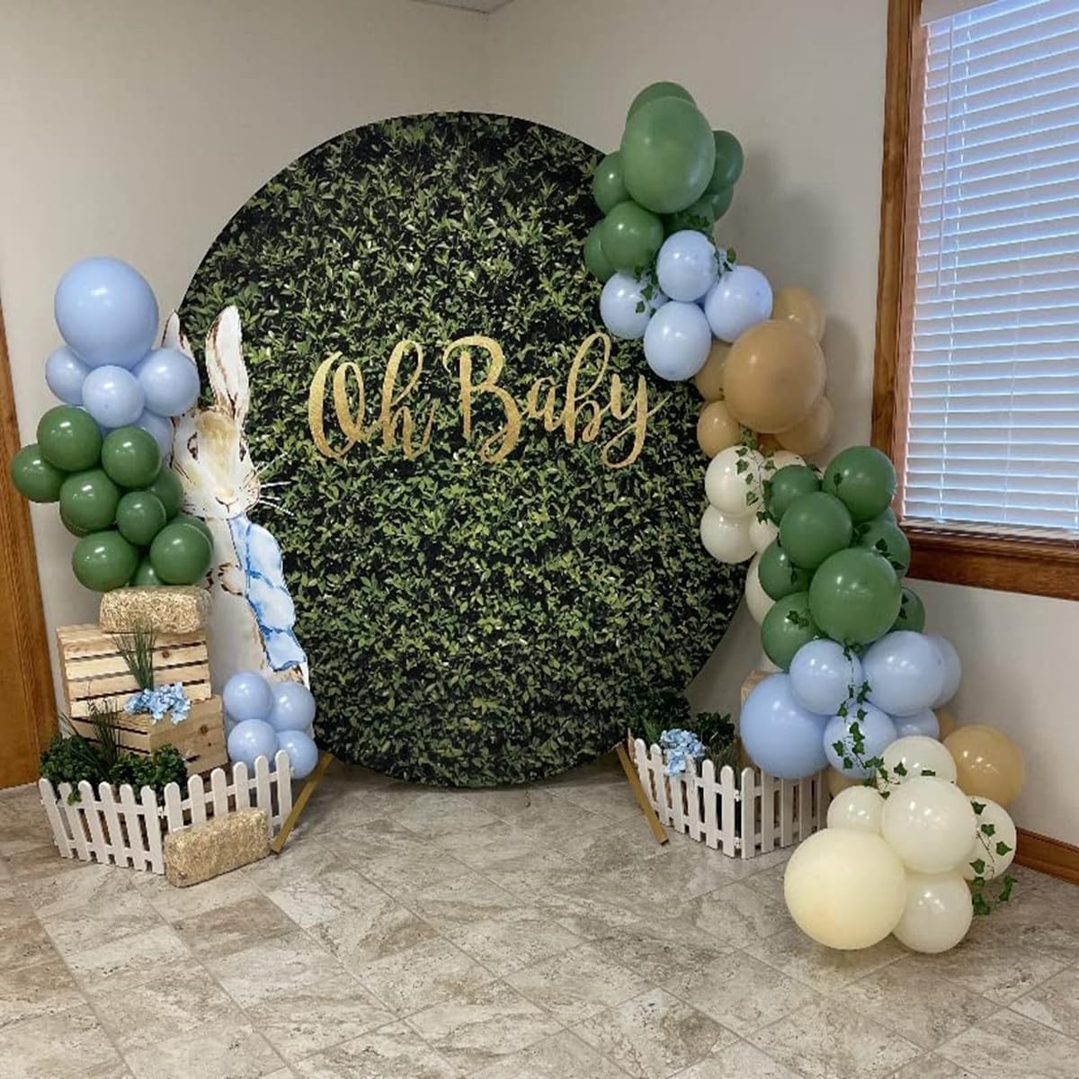 CHICIEVE picket fence displayed in children's room