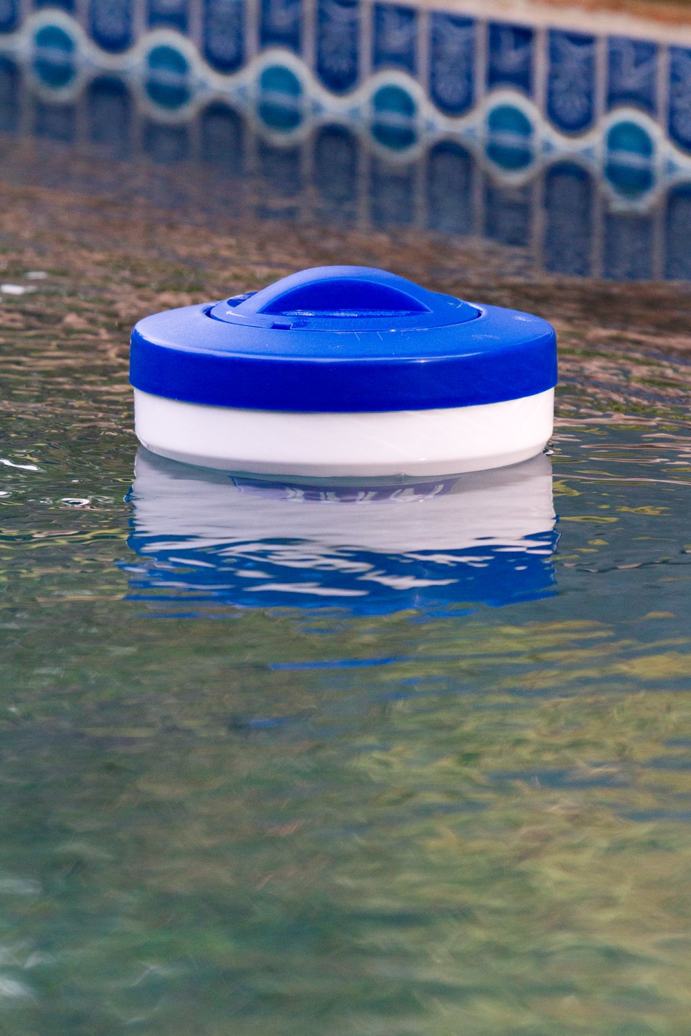 Chlorine dispenser with twist-lock cap and chlorine tablets
