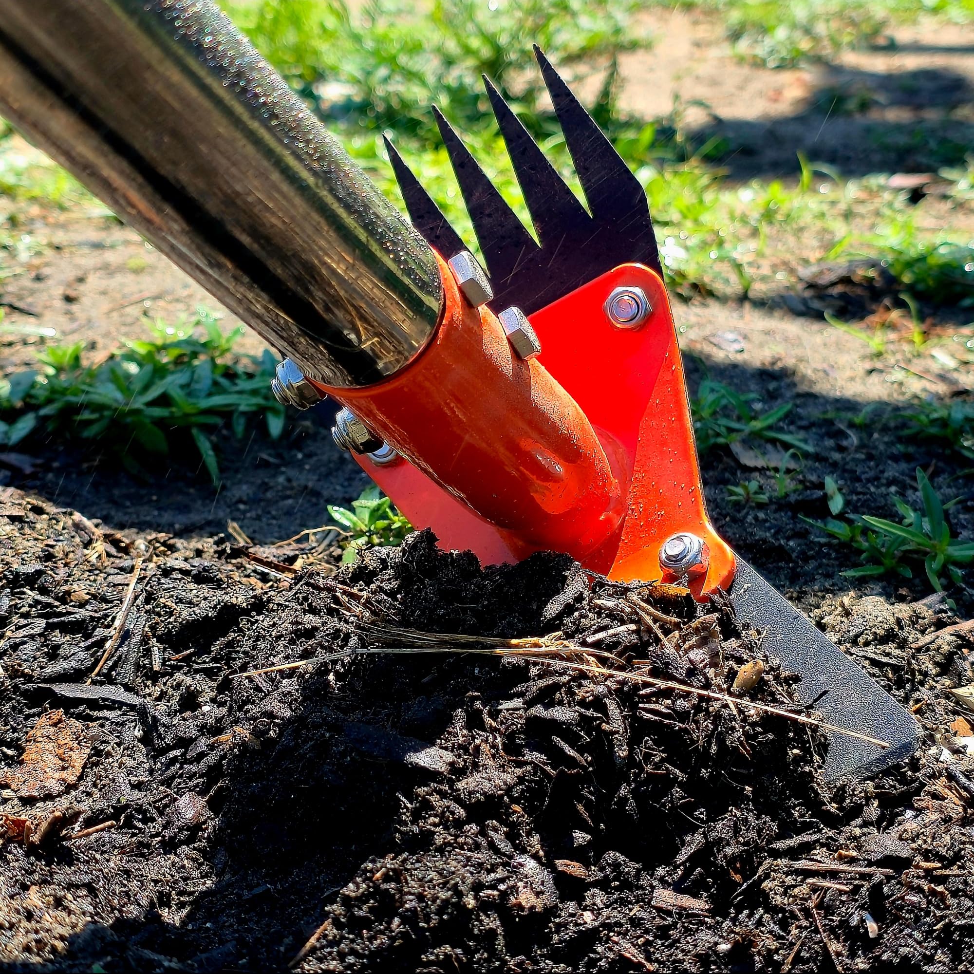 CKLT weeding tool showing the sand texture finish for grip