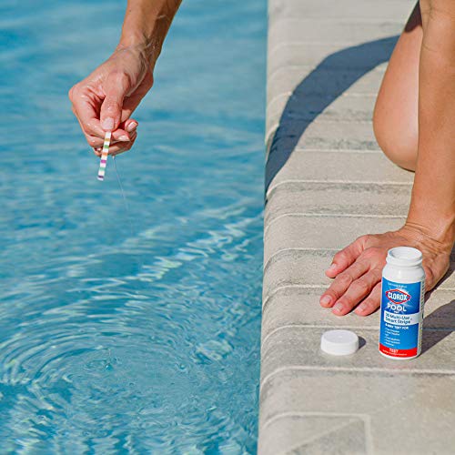 CLOROX Pool&Spa test strips with pool water