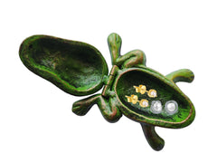 Close-up of BSTGIFTS Iron Frog Key Hider texture