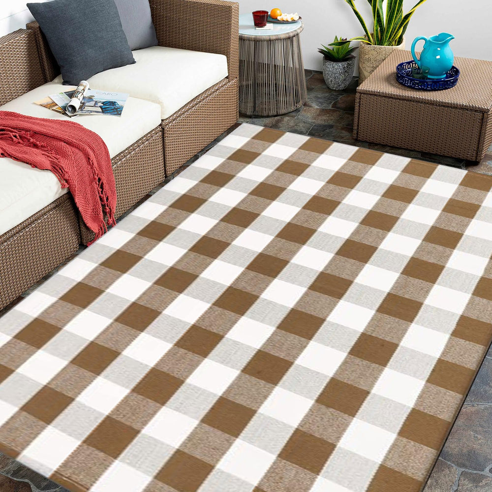 Close-up of CAINANEL Buffalo Plaid Outdoor Rug texture