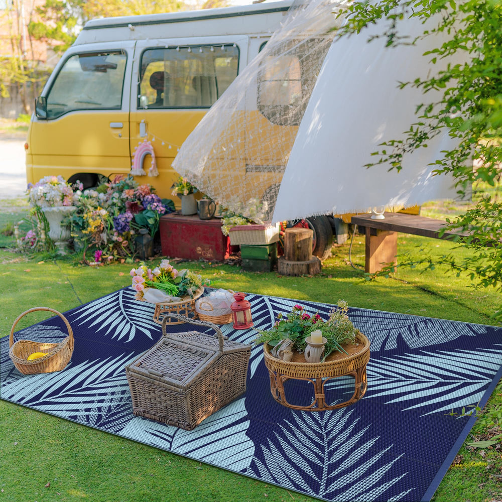 Close-up of GENIMO Outdoor Rug material and stitching