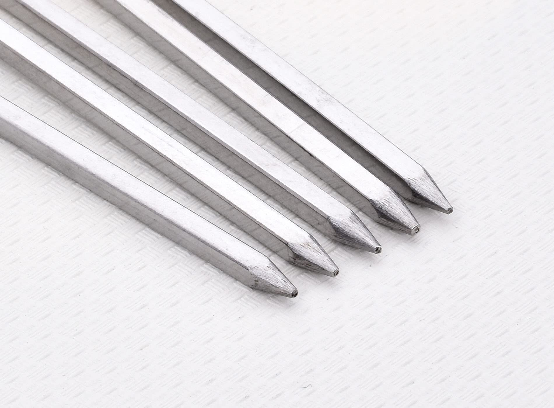 Close-up of HONSHEN square barbecue skewers showcasing sharp pointed end