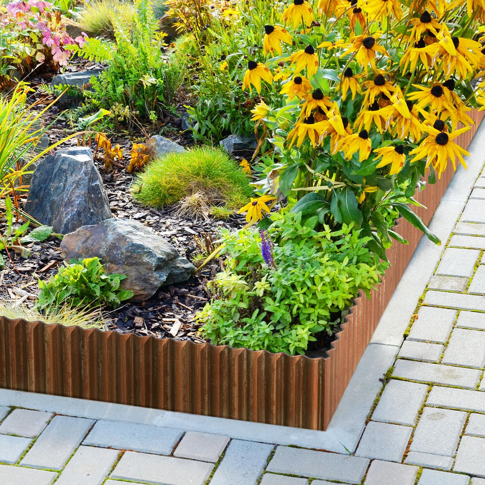 Close-up of LAVEVE garden edging hemmed edges
