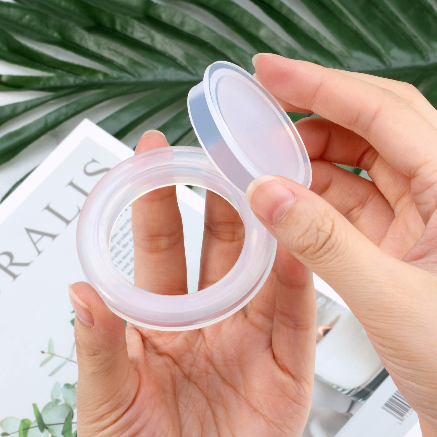 Close-up of Maitys silicone umbrella ring showing dimensions