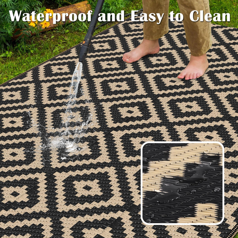 Close-up of Mattitude outdoor rug's woven texture