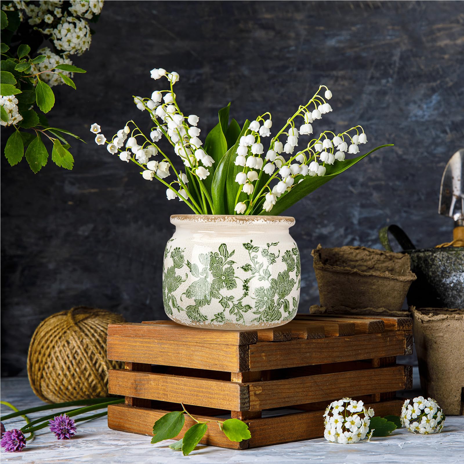 Close-up of Ninehaoou ceramic pot's crackle glaze finish