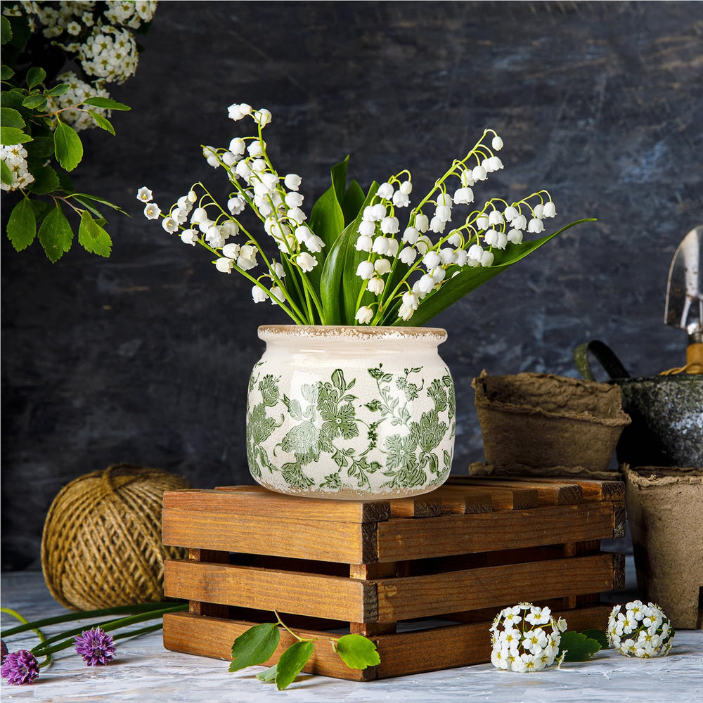 Close-up of Ninehaoou ceramic pot's crackle glaze finish
