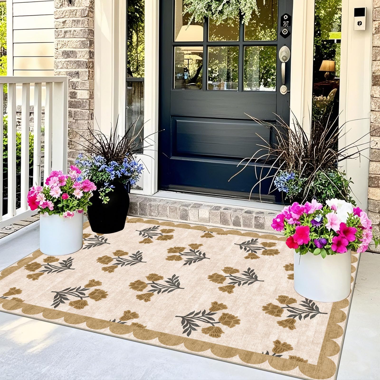 Close-up of Othilic Floral Entry Rug's scalloped edge